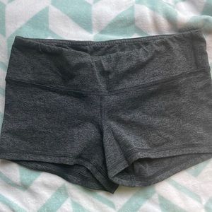 Fleo booty shorts heathered grey